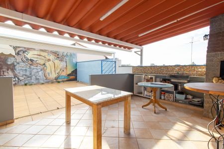 Casa à venda com 335m², 7 quartos e 2 vagas Casa à venda com 335m², 7 quartos e 2 vagasÁrea externa