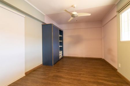 Casa à venda com 335m², 7 quartos e 2 vagas Casa à venda com 335m², 7 quartos e 2 vagasQuarto 4