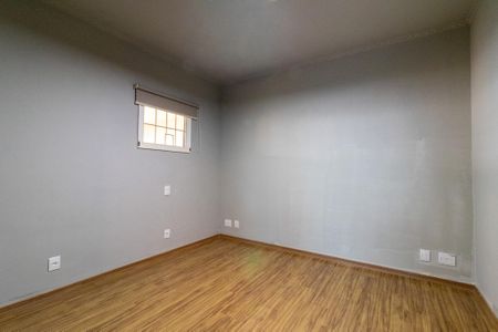 Casa à venda com 335m², 7 quartos e 2 vagas Casa à venda com 335m², 7 quartos e 2 vagasQuarto 3