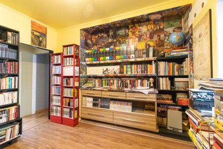 Casa à venda com 335m², 7 quartos e 2 vagas Casa à venda com 335m², 7 quartos e 2 vagasEscritório