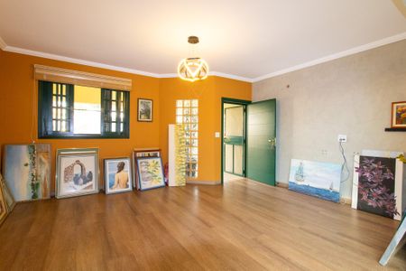 Casa à venda com 335m², 7 quartos e 2 vagas Casa à venda com 335m², 7 quartos e 2 vagasSala
