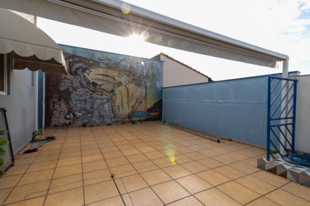 Casa à venda com 335m², 7 quartos e 2 vagas Casa à venda com 335m², 7 quartos e 2 vagasÁrea externa