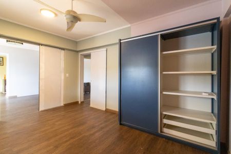 Casa à venda com 335m², 7 quartos e 2 vagas Casa à venda com 335m², 7 quartos e 2 vagasQuarto 4