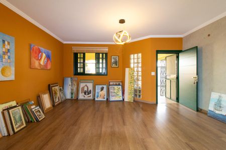 Casa à venda com 335m², 7 quartos e 2 vagas Casa à venda com 335m², 7 quartos e 2 vagasSala