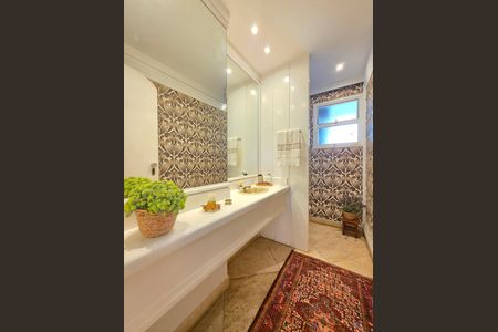 Apartamento à venda com 302m², 4 quartos e 3 vagas Apartamento à venda com 302m², 4 quartos e 3 vagasLavabo