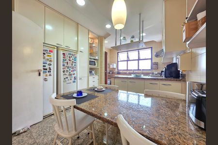 Apartamento à venda com 302m², 4 quartos e 3 vagas Apartamento à venda com 302m², 4 quartos e 3 vagasCozinha