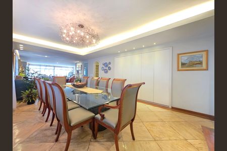 Apartamento à venda com 302m², 4 quartos e 3 vagas Apartamento à venda com 302m², 4 quartos e 3 vagasSala
