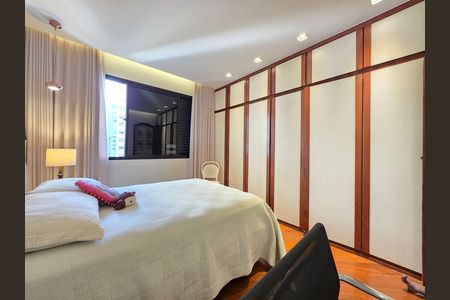 Apartamento à venda com 302m², 4 quartos e 3 vagas Apartamento à venda com 302m², 4 quartos e 3 vagasQuarto Suíte 2