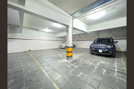 Apartamento à venda com 302m², 4 quartos e 3 vagas Apartamento à venda com 302m², 4 quartos e 3 vagasGaragens