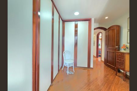 Apartamento à venda com 302m², 4 quartos e 3 vagas Apartamento à venda com 302m², 4 quartos e 3 vagasCloset da Suíte Master