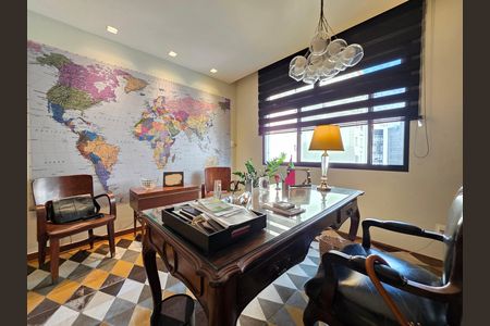 Apartamento à venda com 302m², 4 quartos e 3 vagas Apartamento à venda com 302m², 4 quartos e 3 vagasEscritório