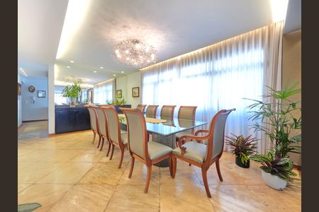Apartamento à venda com 302m², 4 quartos e 3 vagas Apartamento à venda com 302m², 4 quartos e 3 vagasSala