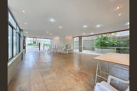 Apartamento à venda com 302m², 4 quartos e 3 vagas Apartamento à venda com 302m², 4 quartos e 3 vagasSalão de festas