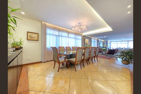 Apartamento à venda com 302m², 4 quartos e 3 vagas Apartamento à venda com 302m², 4 quartos e 3 vagasSala
