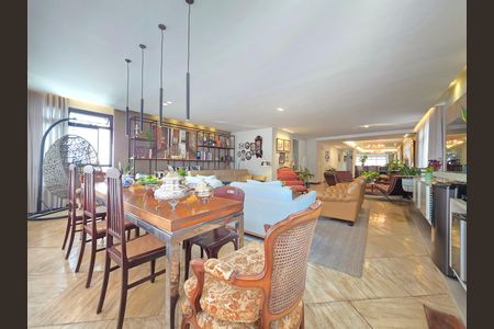 Apartamento à venda com 302m², 4 quartos e 3 vagas Apartamento à venda com 302m², 4 quartos e 3 vagasSala