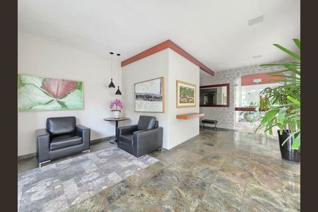 Apartamento à venda com 302m², 4 quartos e 3 vagas Apartamento à venda com 302m², 4 quartos e 3 vagasHall do prédio