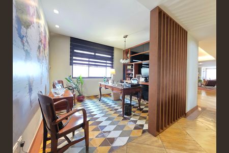 Apartamento à venda com 302m², 4 quartos e 3 vagas Apartamento à venda com 302m², 4 quartos e 3 vagasEscritório