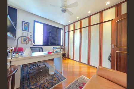 Apartamento à venda com 302m², 4 quartos e 3 vagas Apartamento à venda com 302m², 4 quartos e 3 vagasQuarto 4