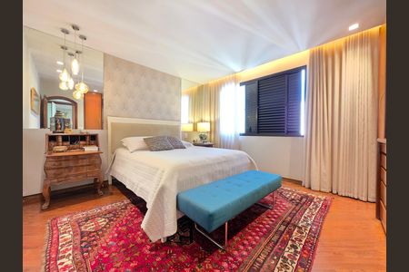 Apartamento à venda com 302m², 4 quartos e 3 vagas Apartamento à venda com 302m², 4 quartos e 3 vagasQuarto Suíte Master