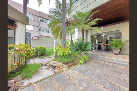 Apartamento à venda com 302m², 4 quartos e 3 vagas Apartamento à venda com 302m², 4 quartos e 3 vagasEntrada