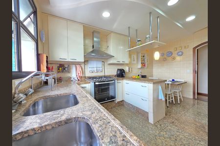 Apartamento à venda com 302m², 4 quartos e 3 vagas Apartamento à venda com 302m², 4 quartos e 3 vagasCozinha