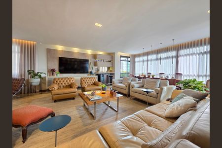 Apartamento à venda com 302m², 4 quartos e 3 vagas Apartamento à venda com 302m², 4 quartos e 3 vagasSala