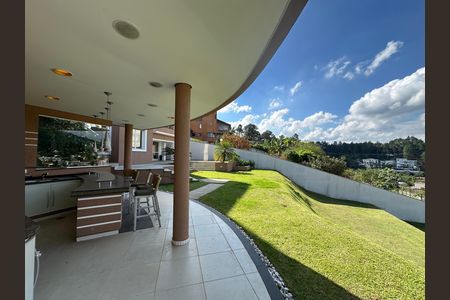 Casa de condomínio à venda com 600m², 4 quartos e 2 vagas Casa de condomínio à venda com 600m², 4 quartos e 2 vagasChurrasqueira