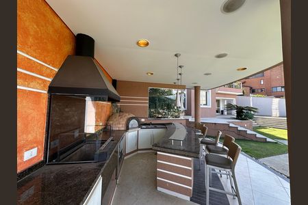 Casa de condomínio à venda com 600m², 4 quartos e 2 vagas Casa de condomínio à venda com 600m², 4 quartos e 2 vagasChurrasqueira