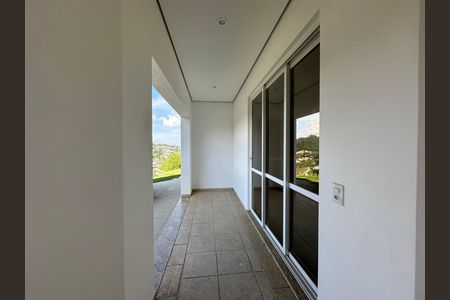 Casa de condomínio à venda com 600m², 4 quartos e 2 vagas Casa de condomínio à venda com 600m², 4 quartos e 2 vagasVaranda