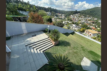 Casa de condomínio à venda com 600m², 4 quartos e 2 vagas Casa de condomínio à venda com 600m², 4 quartos e 2 vagasQuintal