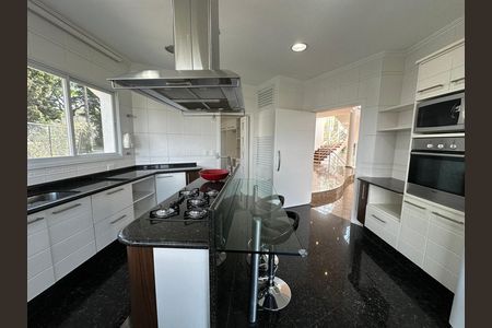 Casa de condomínio à venda com 600m², 4 quartos e 2 vagas Casa de condomínio à venda com 600m², 4 quartos e 2 vagasCozinha