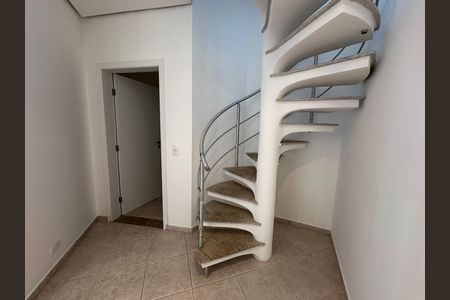 Casa de condomínio à venda com 600m², 4 quartos e 2 vagas Casa de condomínio à venda com 600m², 4 quartos e 2 vagasÁrea de Serviço