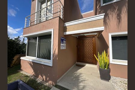 Casa de condomínio à venda com 600m², 4 quartos e 2 vagas Casa de condomínio à venda com 600m², 4 quartos e 2 vagasFachada