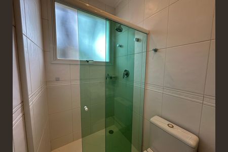 Casa de condomínio à venda com 600m², 4 quartos e 2 vagas Casa de condomínio à venda com 600m², 4 quartos e 2 vagasBanheiro da Suíte 2