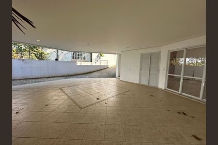 Casa de condomínio à venda com 600m², 4 quartos e 2 vagas Casa de condomínio à venda com 600m², 4 quartos e 2 vagasGaragem