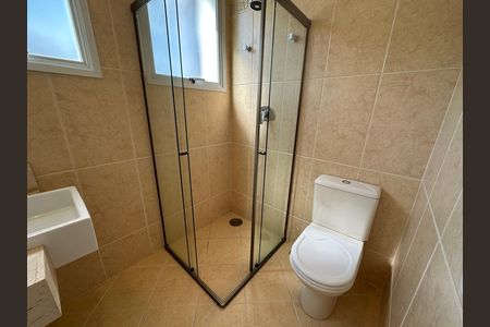 Casa de condomínio à venda com 600m², 4 quartos e 2 vagas Casa de condomínio à venda com 600m², 4 quartos e 2 vagasBanheiro da Suíte 1