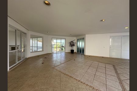 Casa de condomínio à venda com 600m², 4 quartos e 2 vagas Casa de condomínio à venda com 600m², 4 quartos e 2 vagasGaragem