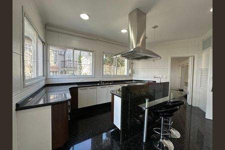 Casa de condomínio à venda com 600m², 4 quartos e 2 vagas Casa de condomínio à venda com 600m², 4 quartos e 2 vagasCozinha