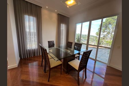 Casa de condomínio à venda com 600m², 4 quartos e 2 vagas Casa de condomínio à venda com 600m², 4 quartos e 2 vagasSala de Jantar