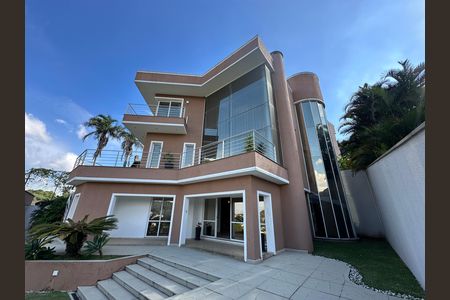 Casa de condomínio à venda com 600m², 4 quartos e 2 vagas Casa de condomínio à venda com 600m², 4 quartos e 2 vagasQuintal