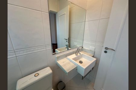 Casa de condomínio à venda com 600m², 4 quartos e 2 vagas Casa de condomínio à venda com 600m², 4 quartos e 2 vagasBanheiro da Suíte 2