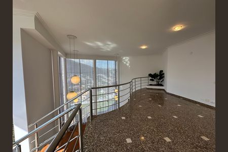 Casa de condomínio à venda com 600m², 4 quartos e 2 vagas Casa de condomínio à venda com 600m², 4 quartos e 2 vagasBanheiro Social