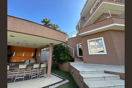 Casa de condomínio à venda com 600m², 4 quartos e 2 vagas Casa de condomínio à venda com 600m², 4 quartos e 2 vagasChurrasqueira