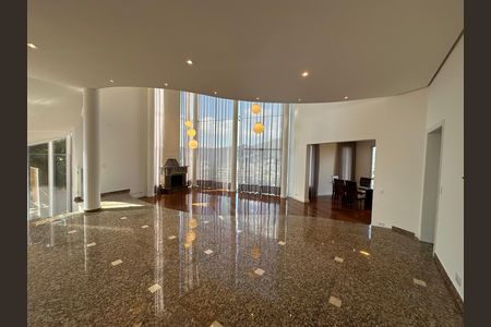 Casa de condomínio à venda com 600m², 4 quartos e 2 vagas Casa de condomínio à venda com 600m², 4 quartos e 2 vagasSala