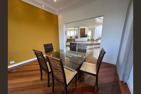 Casa de condomínio à venda com 600m², 4 quartos e 2 vagas Casa de condomínio à venda com 600m², 4 quartos e 2 vagasSala de Jantar