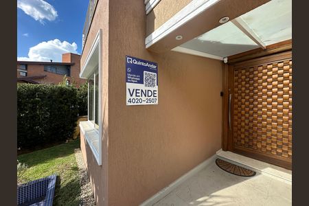 Casa de condomínio à venda com 600m², 4 quartos e 2 vagas Casa de condomínio à venda com 600m², 4 quartos e 2 vagasPlaca
