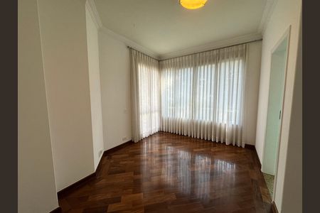 Casa de condomínio à venda com 600m², 4 quartos e 2 vagas Casa de condomínio à venda com 600m², 4 quartos e 2 vagasSuíte 2