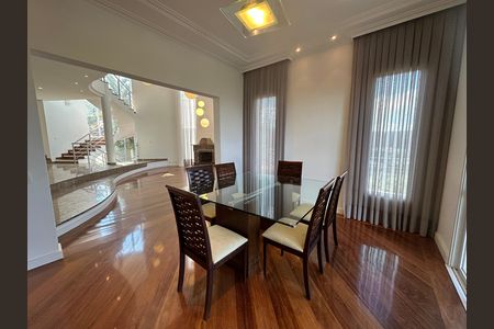Casa de condomínio à venda com 600m², 4 quartos e 2 vagas Casa de condomínio à venda com 600m², 4 quartos e 2 vagasSala de Jantar