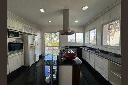 Casa de condomínio à venda com 600m², 4 quartos e 2 vagas Casa de condomínio à venda com 600m², 4 quartos e 2 vagasCozinha