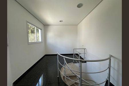Casa de condomínio à venda com 600m², 4 quartos e 2 vagas Casa de condomínio à venda com 600m², 4 quartos e 2 vagasÁrea de Serviço